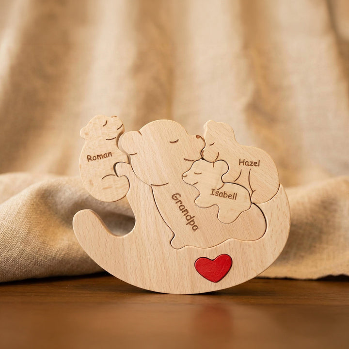 Puzzle familial en bois personnalisé – Ours Maman berçant ses petits avec prénoms gravés