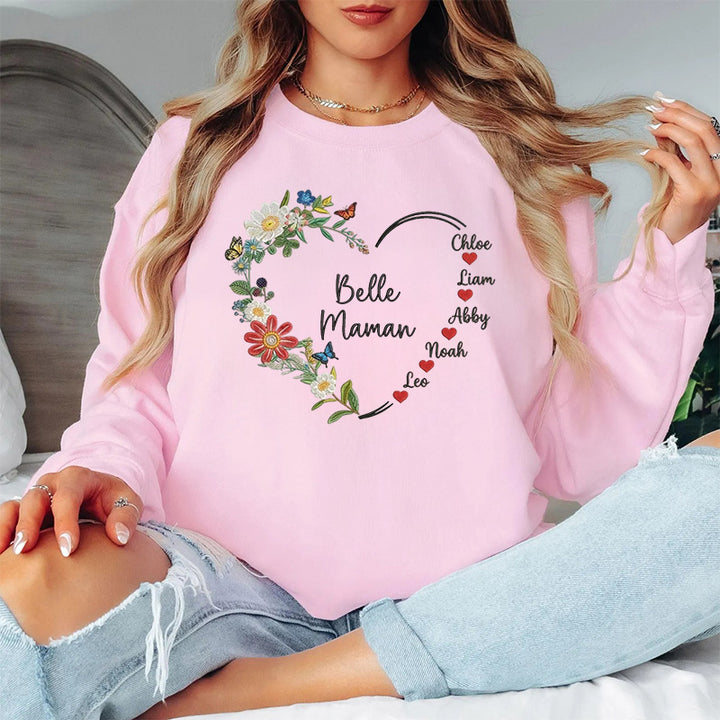 Sweat-shirt personnalisé avec broderie florale en forme de cœur et prénoms des enfants — Pour Grand-mère