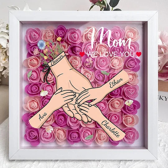 Éclosion d'amour – Cadre-vitrine floral personnalisé « Main dans la main » avec prénoms, pour Maman et Mamie
