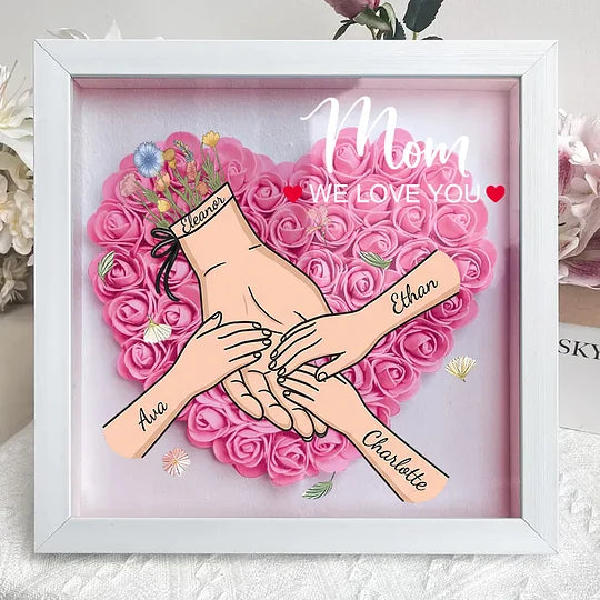 Éclosion d'amour – Cadre-vitrine floral personnalisé « Main dans la main » avec prénoms, pour Maman et Mamie