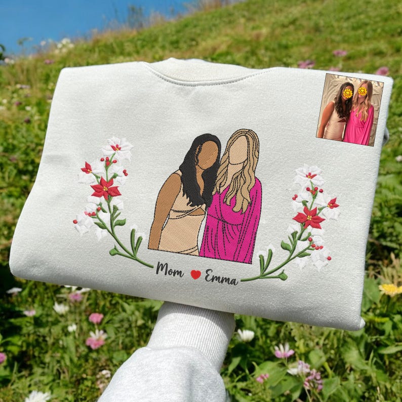Sweat-shirt brodé personnalisé avec portrait de maman et fleurs de naissance