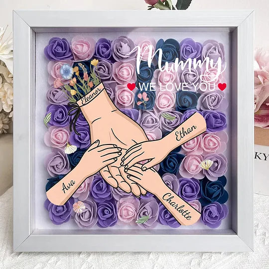 Éclosion d'amour – Cadre-vitrine floral personnalisé « Main dans la main » avec prénoms, pour Maman et Mamie