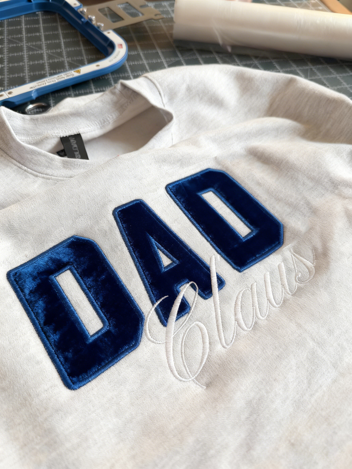 Sweat-shirt de Noël brodé personnalisé avec le nom de maman/papa/mamie/papi