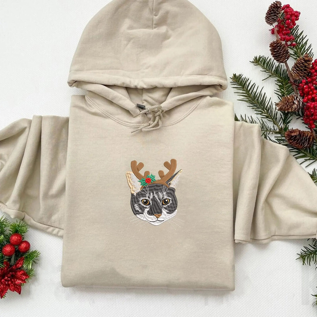 Sweat-shirt brodé personnalisé en couleur avec portrait d'animal de compagnie, avec chapeau de Noël, 2025