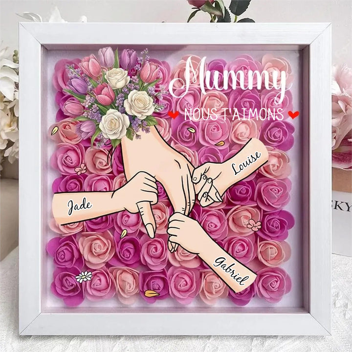 Cadre Ombre Personnalisé "Maman, je t’aime" – Bouquet Fait Main & Mains Entrelacées
