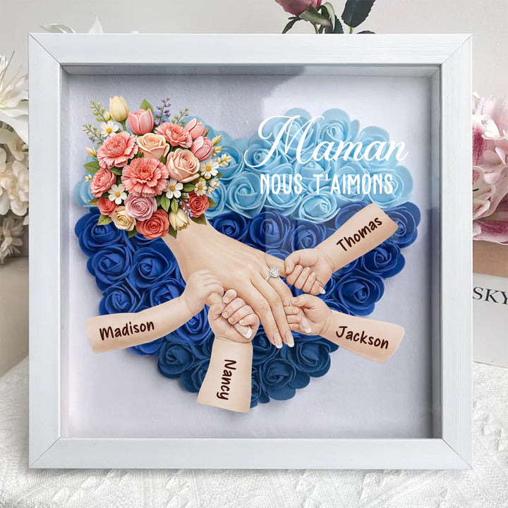 Boîte d’ombre cœur floral personnalisée Maman mains avec prénoms enfants