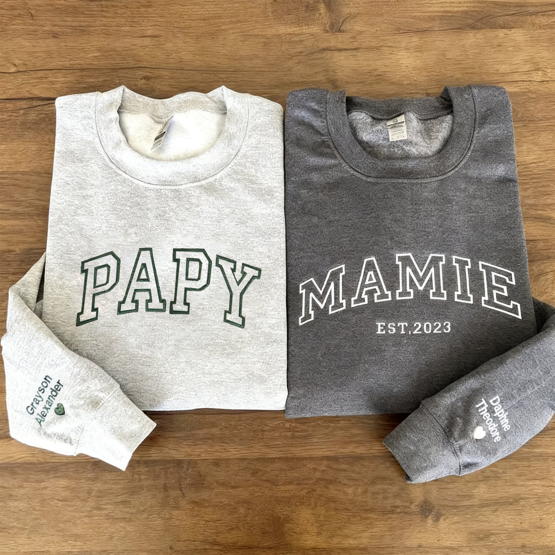 Sweat-shirt ou sweat à capuche brodé PAPA/MAMAN, nom de l'enfant sur la manche, cadeau pour les parents