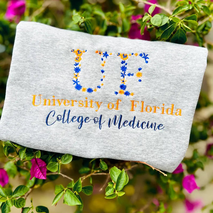 Sweat-shirt et sweat à capuche fleuris personnalisés pour collège - Brodés avec la fierté de VOTRE école