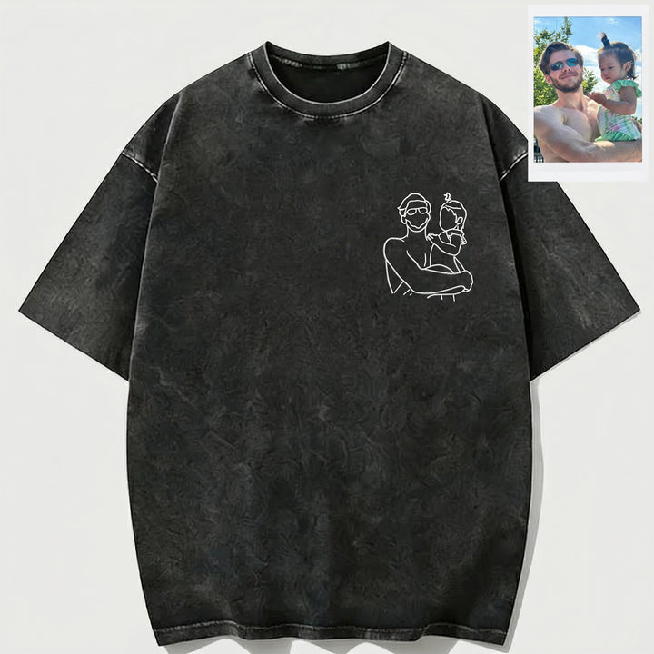 T-shirt à l'aspect délavé avec contour de portrait brodé — un cadeau pour maman ou papa