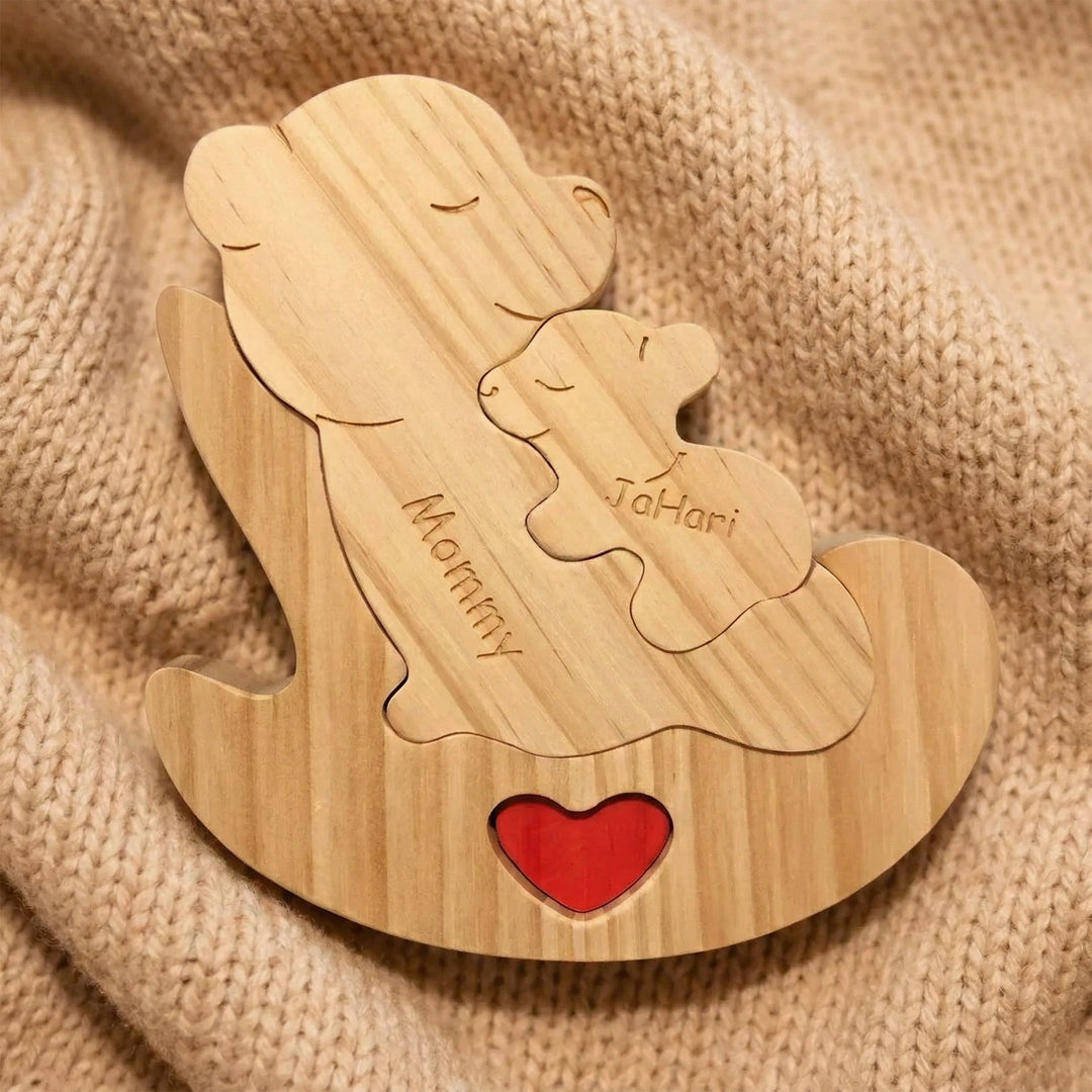 Puzzle familial en bois personnalisé – Ours Maman berçant ses petits avec prénoms gravés