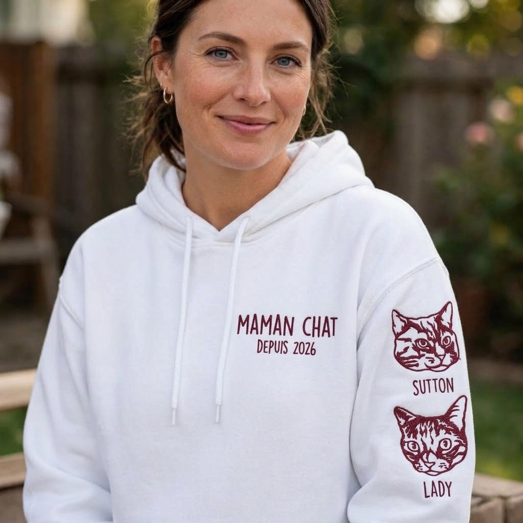 Sweat-shirt personnalisé pour maman de chien, portrait et prénoms de vos compagnons brodés sur les manches