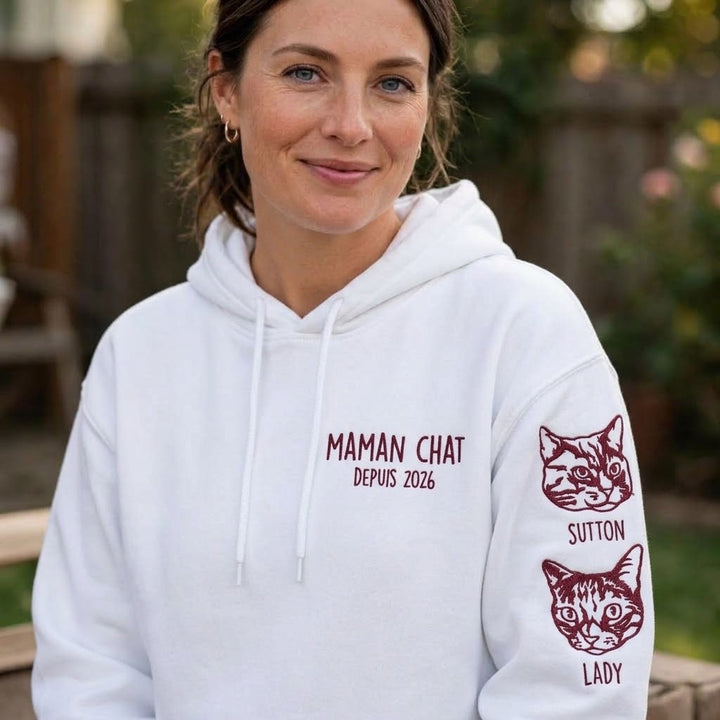 Sweat-shirt personnalisé pour maman de chien, portrait et prénoms de vos compagnons brodés sur les manches