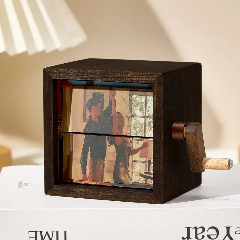 Boîte à Flipbook à Manivelle pour les Amoureux – Souvenir Romantique et Personnalisé