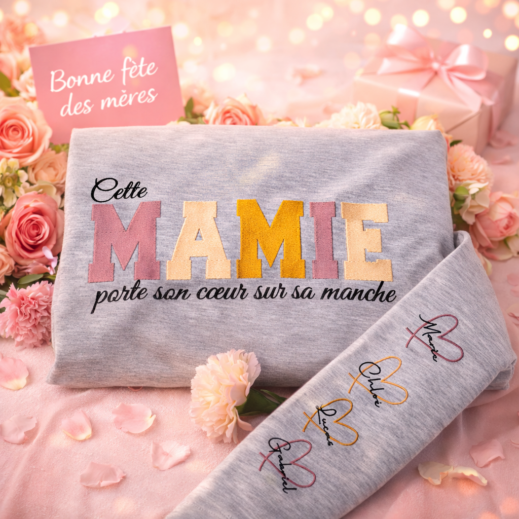 Cette Maman porte son cœur sur sa manche – Sweat brodé personnalisé Fête des Mères