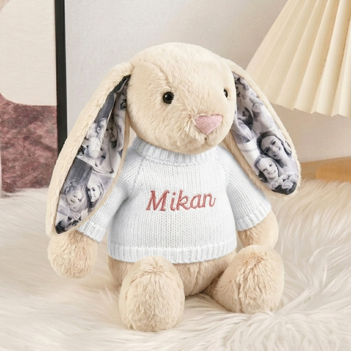 Lapin en peluche personnalisé avec photo, un cadeau spécial pour elle.