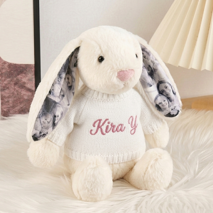 Lapin en peluche personnalisé avec photo, un cadeau spécial pour elle.