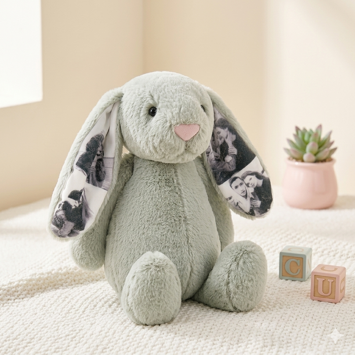 Lapin en peluche personnalisé avec photo, un cadeau spécial pour elle.