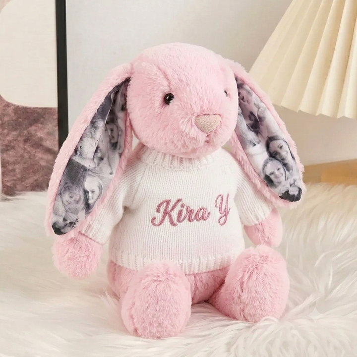 Lapin en peluche personnalisé avec photo, un cadeau spécial pour elle.