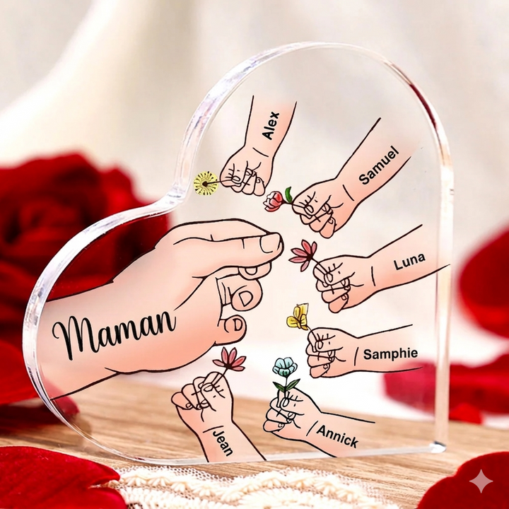 Cadeau Souvenir pour Maman – Cœur en Acrylique Personnalisé avec 8 Prénoms et Motif Floral