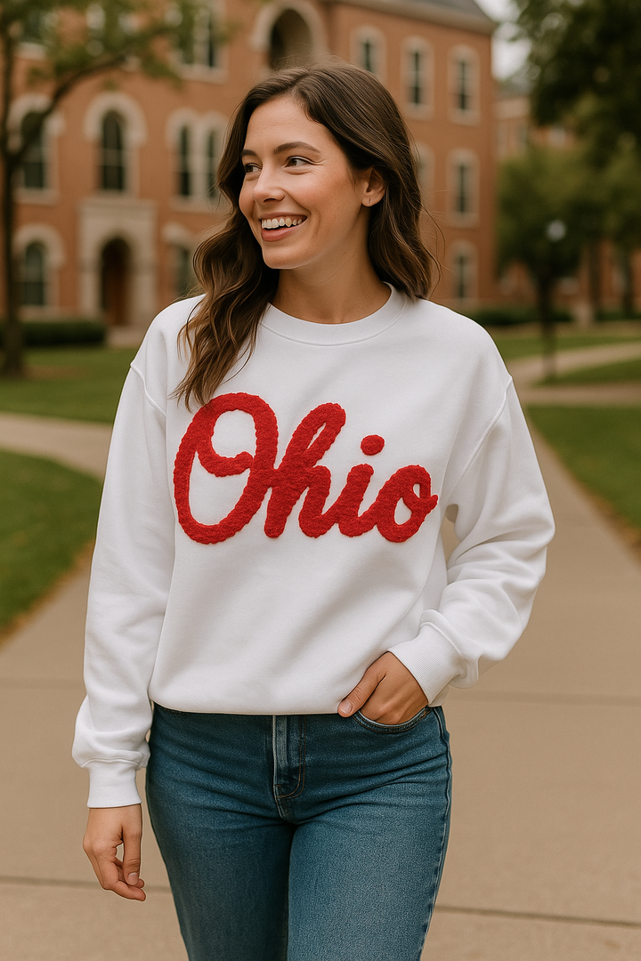 Sweat-shirt oversize personnalisé avec lettres en chenille brodées
