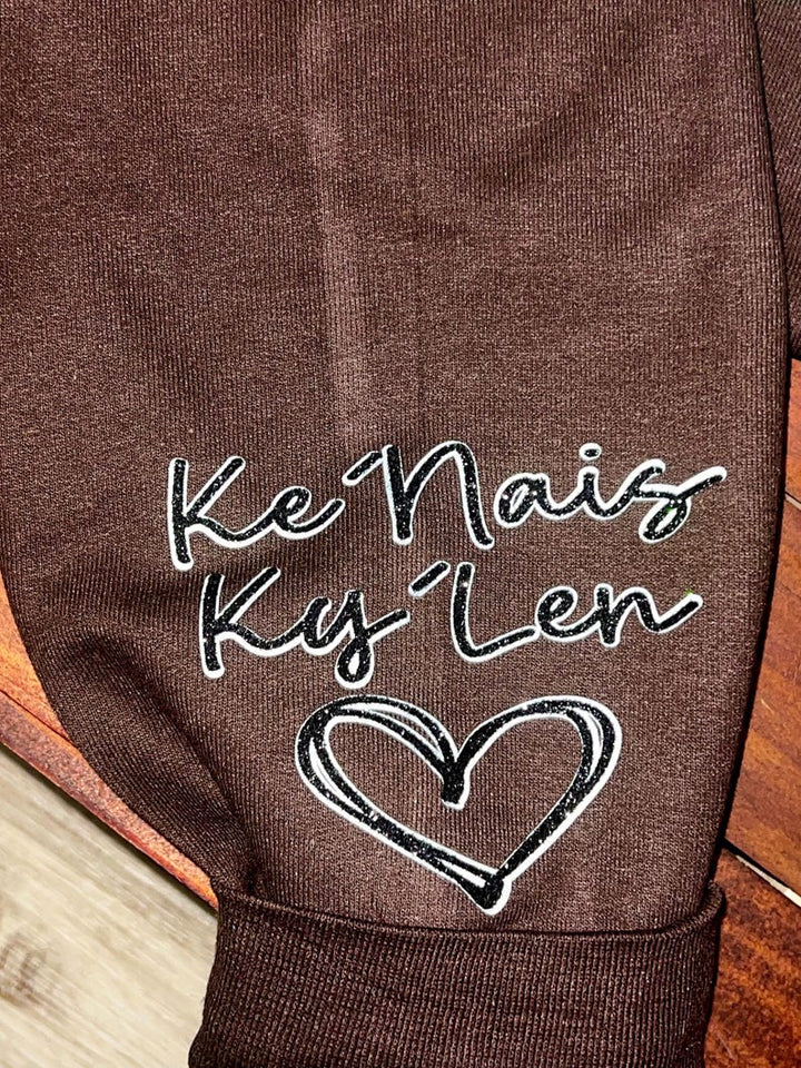 Sweat-shirt à paillettes personnalisé avec broderie léopard Mama Est Yaer et nom d'enfant