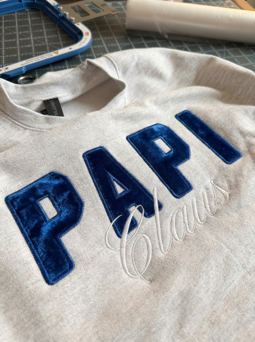 Sweat-shirt de Noël brodé personnalisé avec le nom de maman/papa/mamie/papi