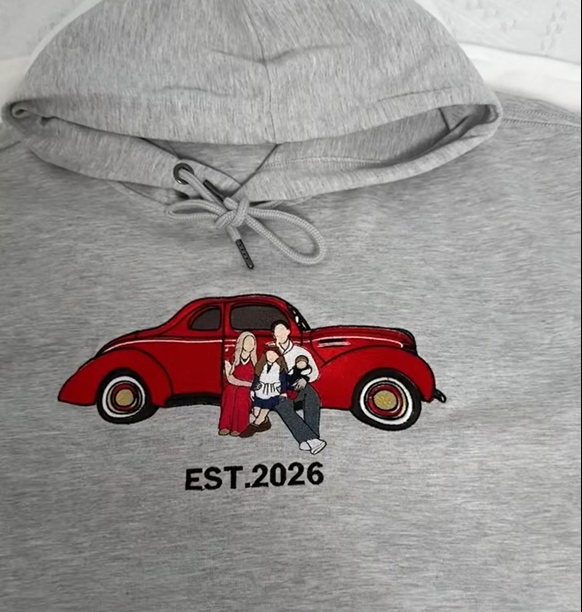 Sweat-shirt personnalisé avec photo de famille brodée sur une voiture