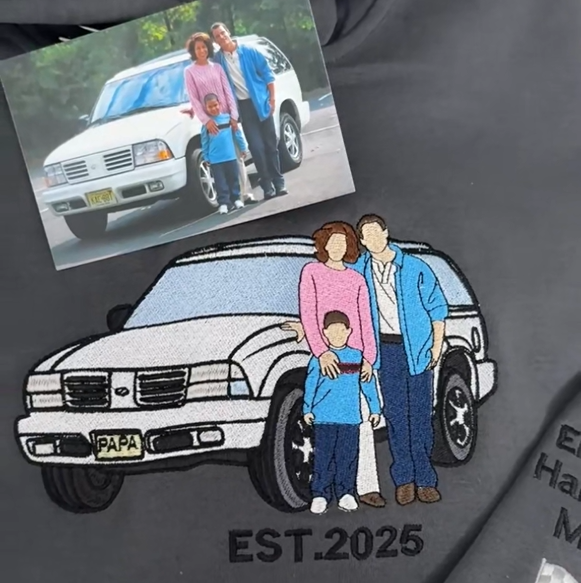 Sweat-shirt personnalisé avec photo de famille brodée sur une voiture