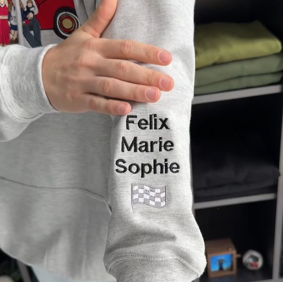 Sweat-shirt personnalisé avec photo de famille brodée sur une voiture