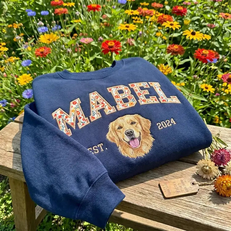 T-shirt ou sweat-shirt personnalisé avec portrait d'animal et broderie en appliqué floral