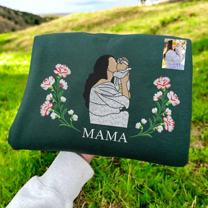 Sweat-shirt brodé personnalisé avec portrait de maman et fleurs de naissance