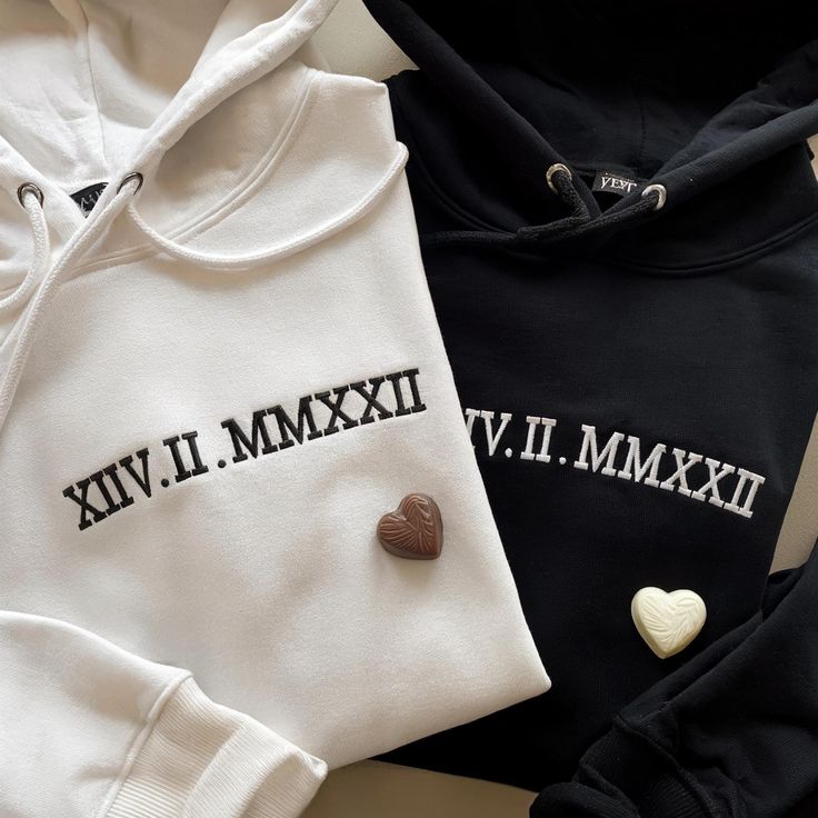 Sweat-shirt pour couple avec date et chiffres romains brodéssur mesure