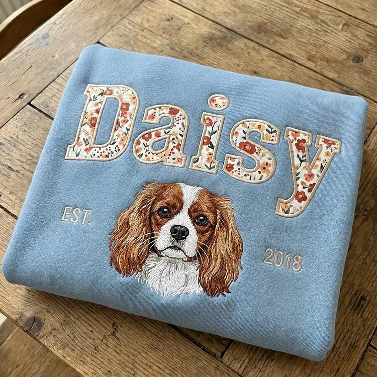 T-shirt ou sweat-shirt personnalisé avec portrait d'animal et broderie en appliqué floral