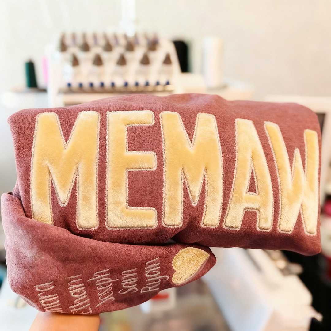 Sweat-shirt de Noël brodé personnalisé avec le nom de maman/papa/mamie/papi