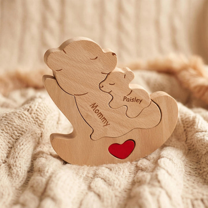 Puzzle familial en bois personnalisé – Ours Maman berçant ses petits avec prénoms gravés