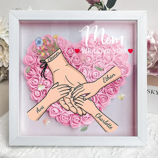 Éclosion d'amour – Cadre-vitrine floral personnalisé « Main dans la main » avec prénoms, pour Maman et Mamie