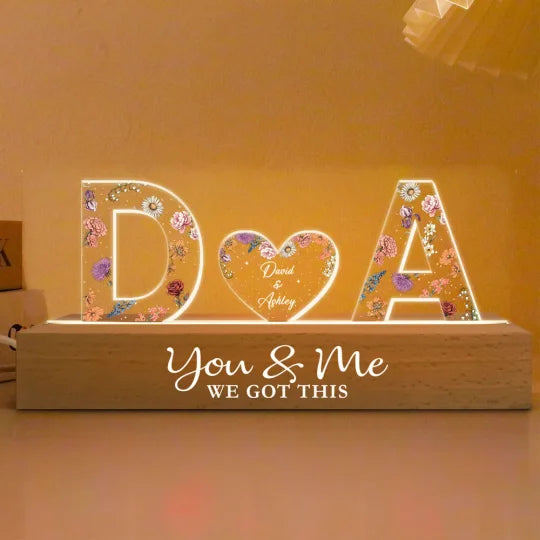 Veilleuse LED en acrylique floral avec initiales de couple personnalisées