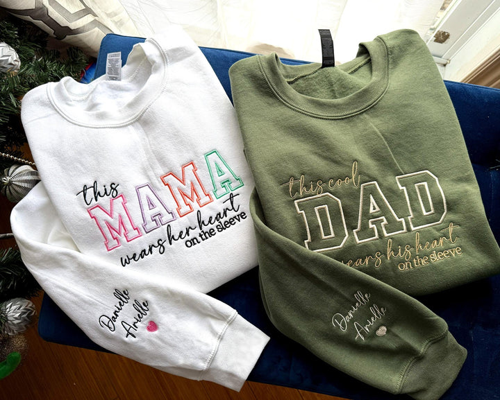 Maman porte son cœur sur ses manches T-shirt brodé personnalisé Sweat à capuche à col rond Cadeau pour maman