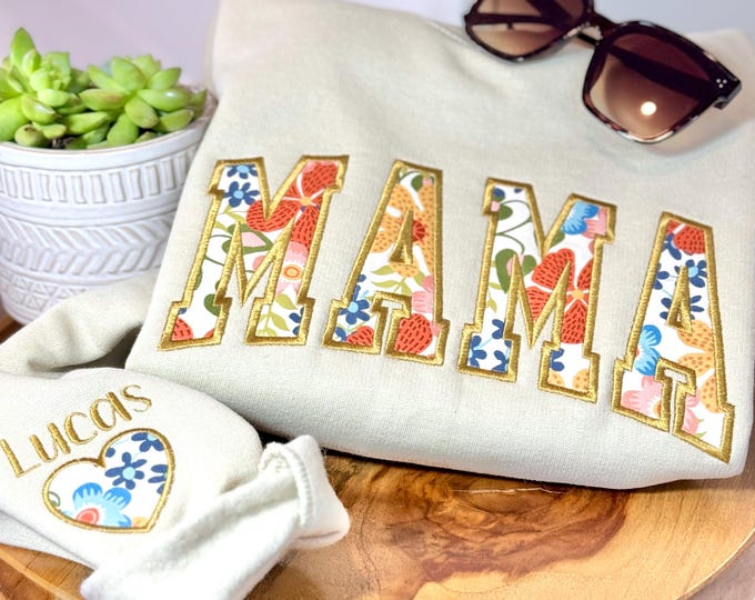 Sweat-shirt personnalisé « Maman » avec broderie florale et prénom sur la manche