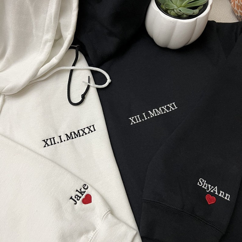 Sweat-shirt pour couple avec date et chiffres romains brodéssur mesure