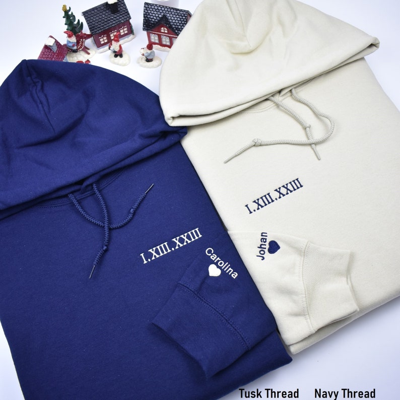 Sweat-shirt pour couple avec date et chiffres romains brodéssur mesure