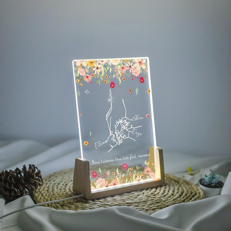 Veilleuse personnalisée avec les mains de maman et le nom de l'enfant, lampe tenant les mains