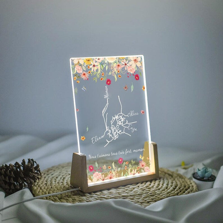 Veilleuse personnalisée avec les mains de maman et le nom de l'enfant, lampe tenant les mains