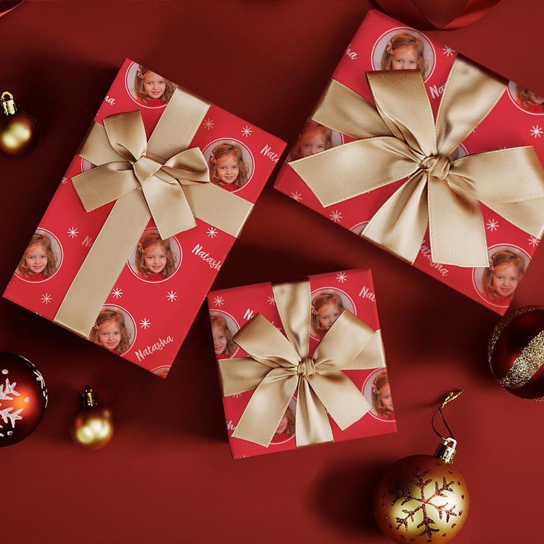 Papier cadeau personnalisé pour Noël, motif flocon de neige