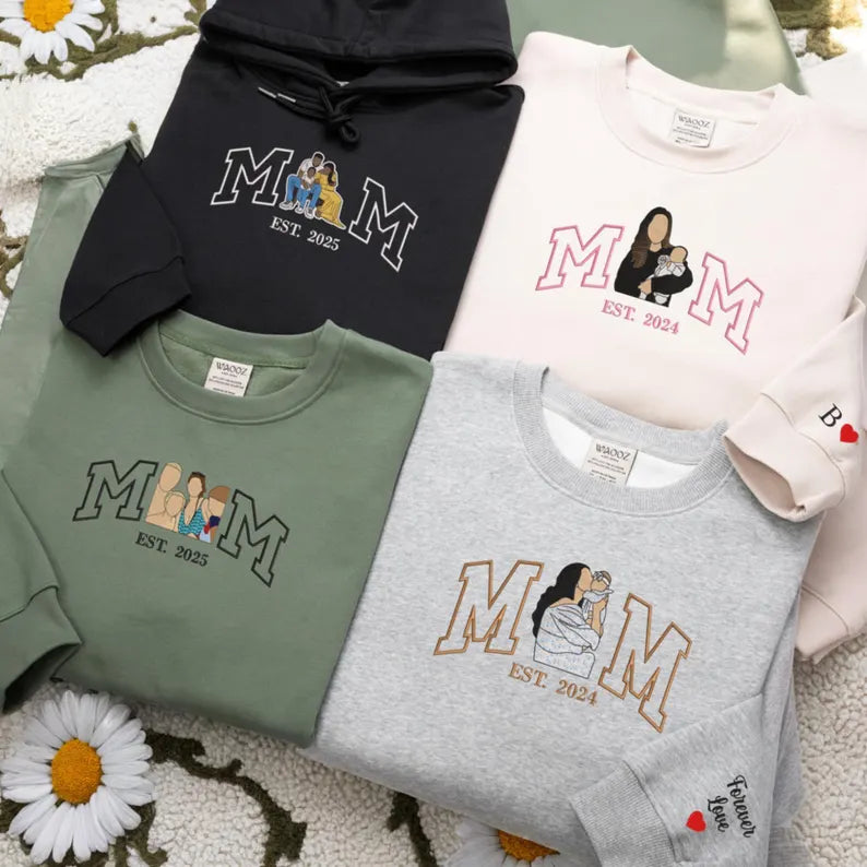 Sweat-shirt brodé MAM/MAMA/MAMAN avec portrait mère enfant – un cadeau de Noël personnalisé.