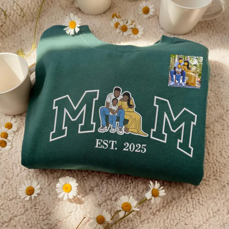 Sweat-shirt brodé MAM/MAMA/MAMAN avec portrait mère enfant – un cadeau de Noël personnalisé.