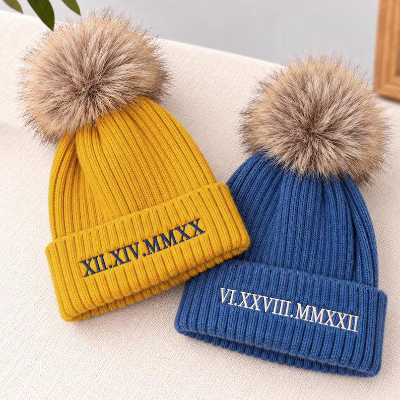 Bonnet d'hiver brodé personnalisé avec chiffres romains pour couple – Cadeau pour lui ou pour elle