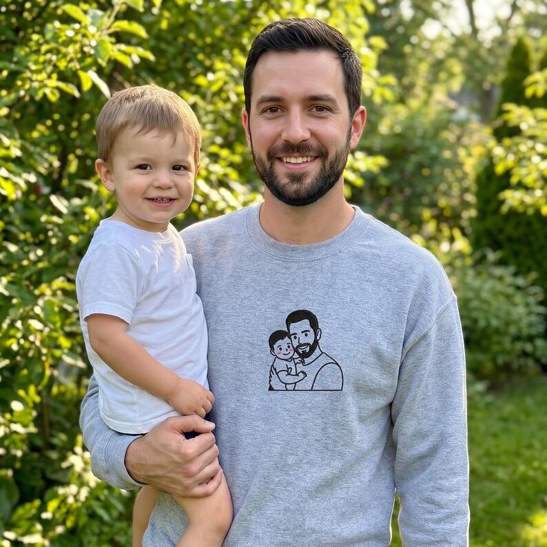 Sweat-shirt Brodé Photo de Famille Style Dessin Animé avec Prénom sur la Manche - Cadeau Papa & Famille
