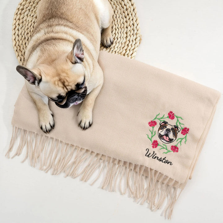 Écharpe à pompon brodée personnalisée avec photo d'avatar d'animal de compagnie, avec fleur de naissance et nom
