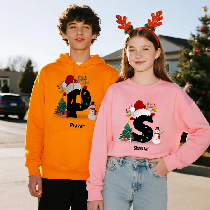 Sweat-shirt à capuche multicolore personnalisé avec sapins de Noël et bonhommes de neige, avec initiale et nom, cadeau de Noël